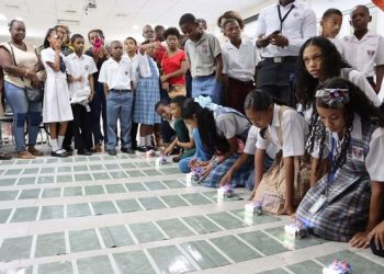 Estudiantes de Colón participaron en el cierre del proyecto de robótica educativa ‘Aprendiendo con Blue Bot y Rugged Robot 2024’