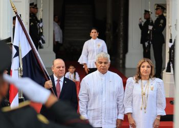 Presidente Mulino rinde honor a nuestros Símbolos Patrios