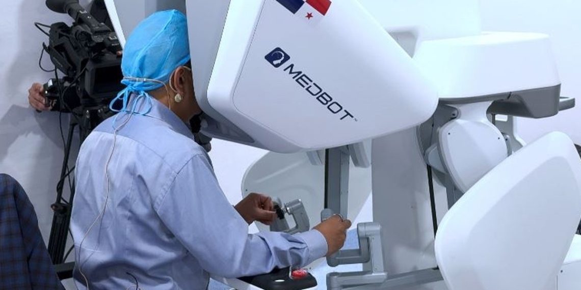Revolución Médica: Panamá marca un hito con la primera telecirugía robótica